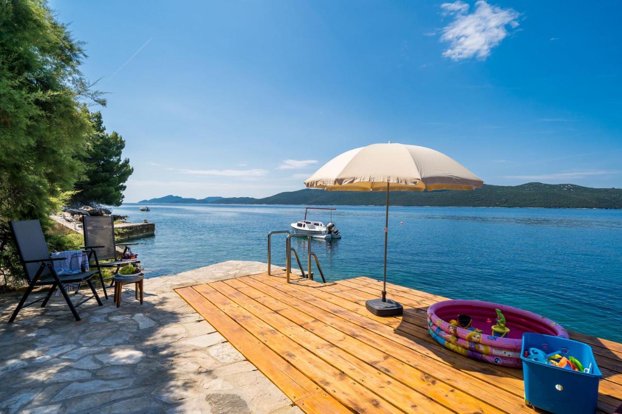Apartments Ratac Lobrovic With Private Beach And Beautiful Sunset Слано Экстерьер фото
