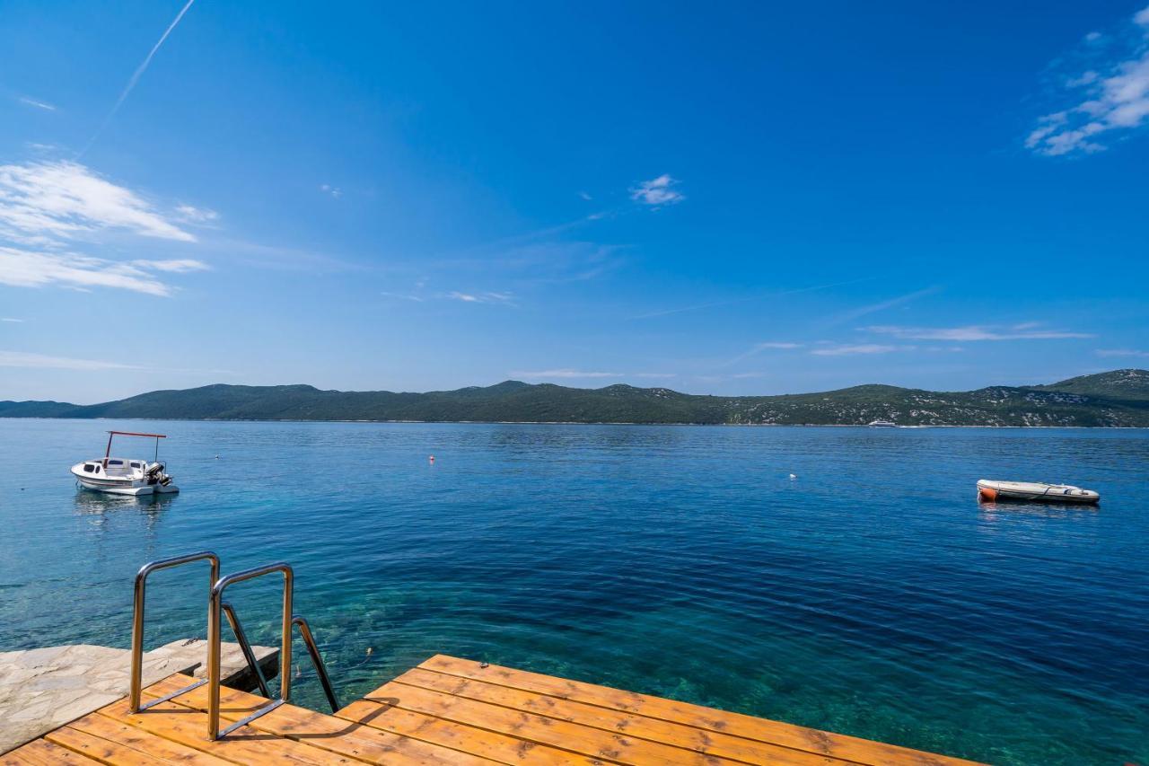 Apartments Ratac Lobrovic With Private Beach And Beautiful Sunset Слано Экстерьер фото