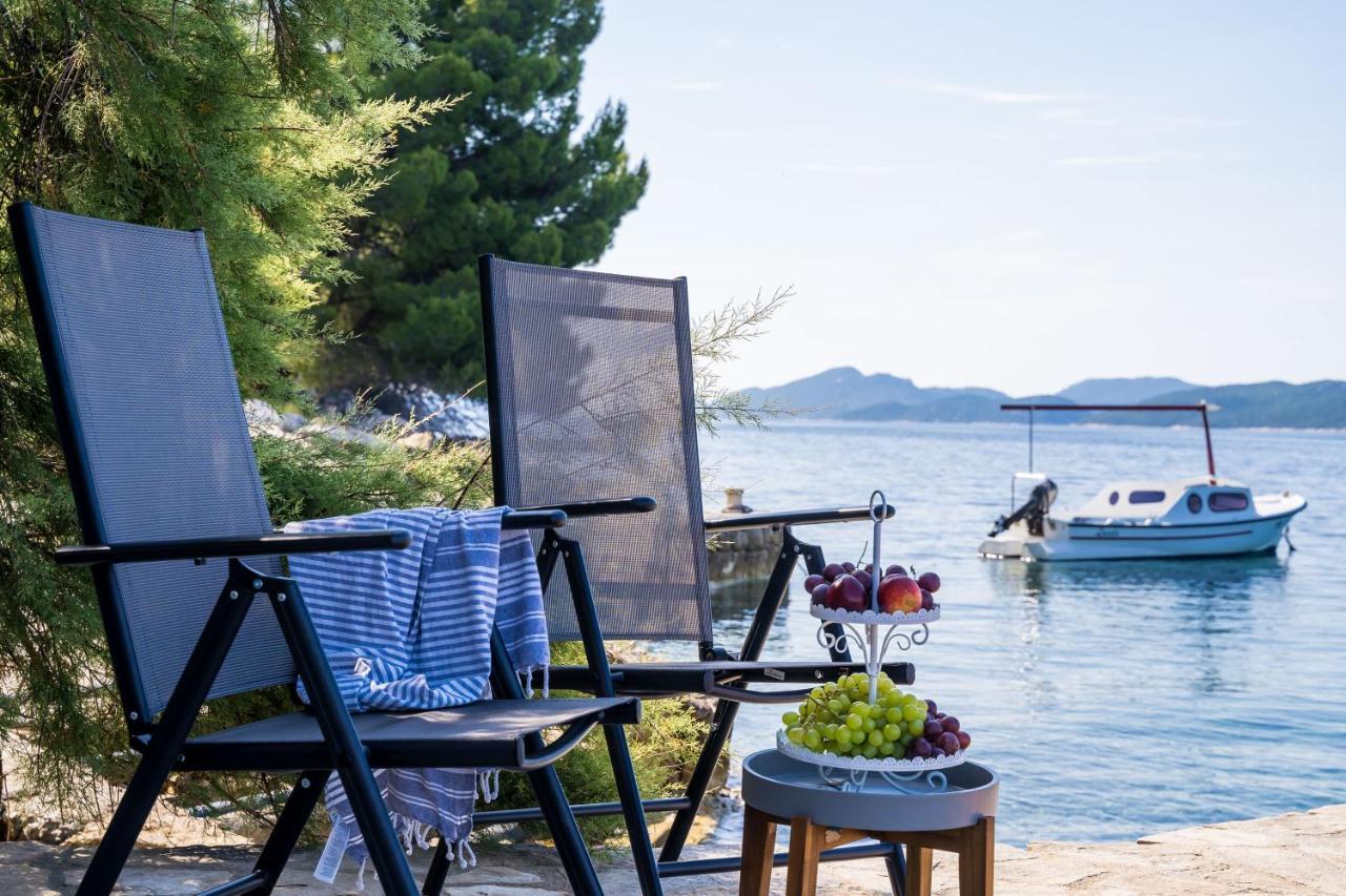 Apartments Ratac Lobrovic With Private Beach And Beautiful Sunset Слано Экстерьер фото