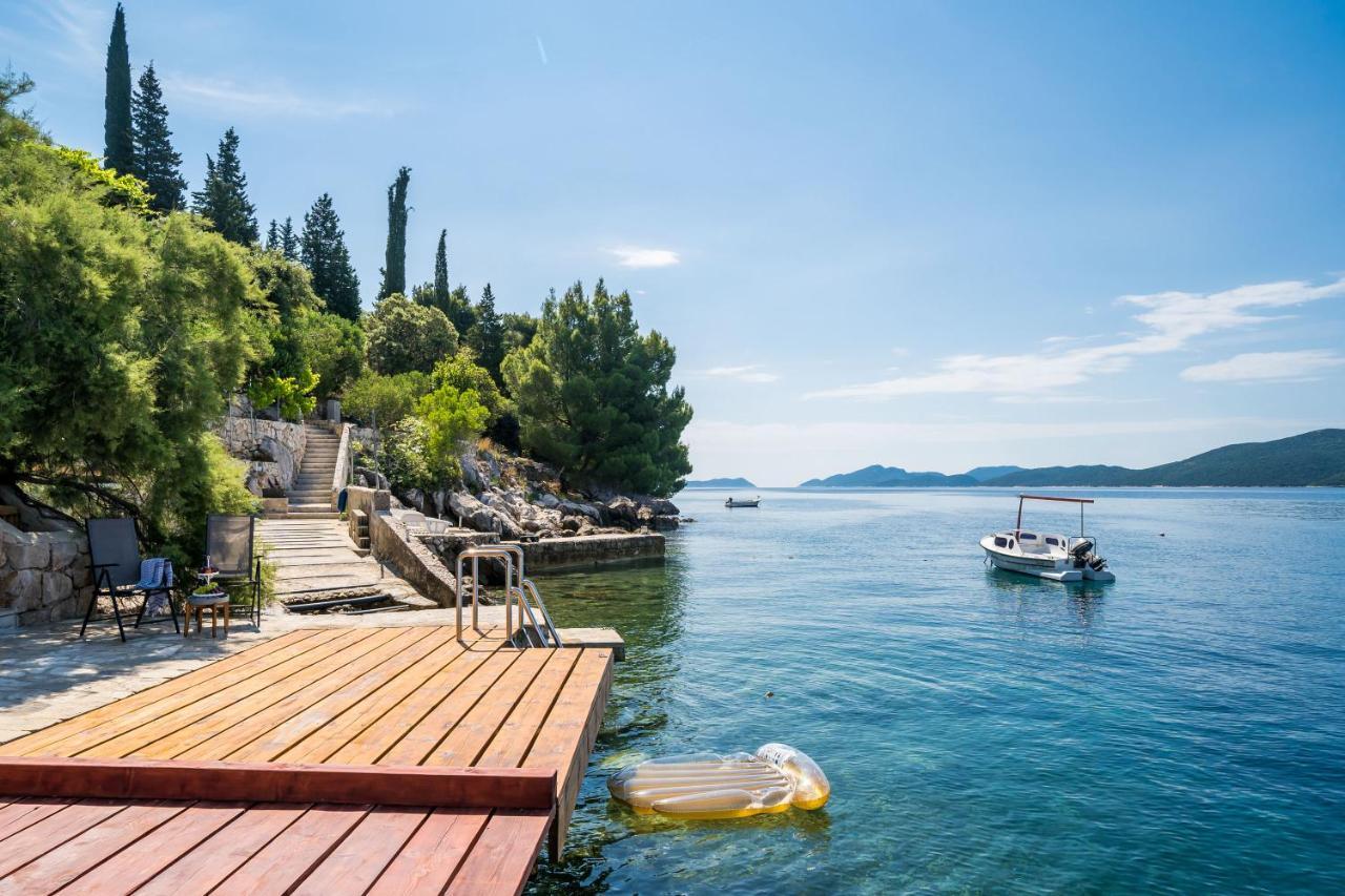 Apartments Ratac Lobrovic With Private Beach And Beautiful Sunset Слано Экстерьер фото